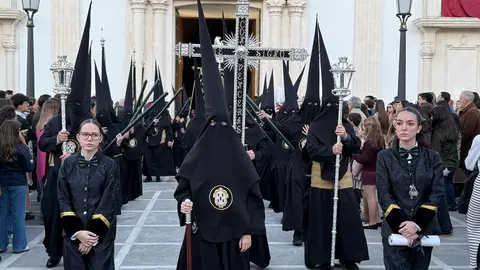 Procesi&oacute;n del Cristo de la Vera Cruz y Nuestra Se&ntilde;ora del Desamparo en la Semana Santa 2026 (23)
