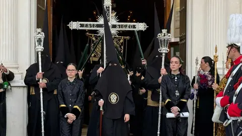 Procesi&oacute;n del Cristo de la Vera Cruz y Nuestra Se&ntilde;ora del Desamparo en la Semana Santa 2026 (26)
