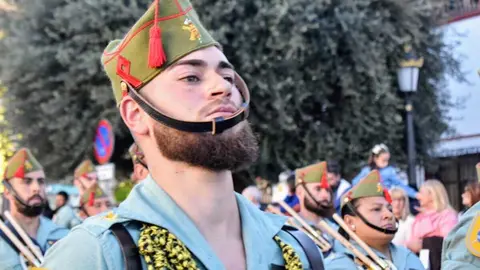La Legi&oacute;n acompa&ntilde;a el Encuentro entre Nuestro Padre Jes&uacute;s Nazareno y la Sacrat&iacute;sima Virgen de la Esperanza en la Semana Santa 2026 (31)