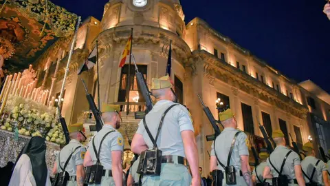 La Legi&oacute;n acompa&ntilde;a el Encuentro entre Nuestro Padre Jes&uacute;s Nazareno y la Sacrat&iacute;sima Virgen de la Esperanza en la Semana Santa 2026 (76)