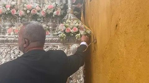 El 'Encuentro Chico' entre el Cristo de la Encrucijada y Mar&iacute;a Sant&iacute;sima de las L&aacute;grimas en la Semana Santa 2026  (29)