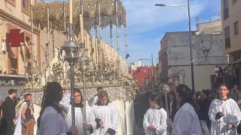 El 'Encuentro Chico' entre el Cristo de la Encrucijada y Mar&iacute;a Sant&iacute;sima de las L&aacute;grimas en la Semana Santa 2026  (33)