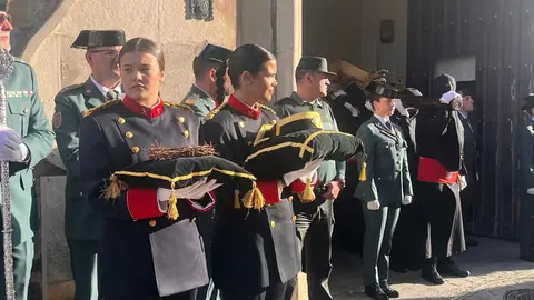 El 'Encuentro Chico' entre el Cristo de la Encrucijada y Mar&iacute;a Sant&iacute;sima de las L&aacute;grimas en la Semana Santa 2026  (36)