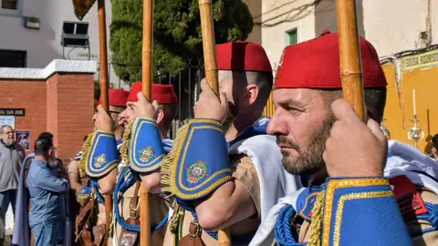 El 'Encuentro Chico' entre el Cristo de la Encrucijada y Mar&iacute;a Sant&iacute;sima de las L&aacute;grimas en la Semana Santa 2026  (38)
