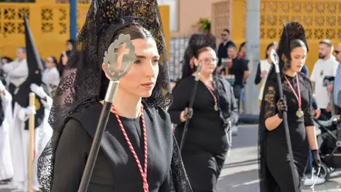 El 'Encuentro Chico' entre el Cristo de la Encrucijada y Mar&iacute;a Sant&iacute;sima de las L&aacute;grimas en la Semana Santa 2026  (40)