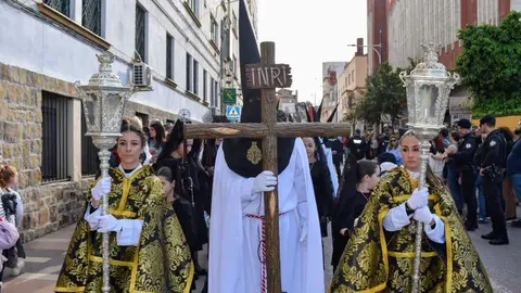 El 'Encuentro Chico' entre el Cristo de la Encrucijada y Mar&iacute;a Sant&iacute;sima de las L&aacute;grimas en la Semana Santa 2026  (64)