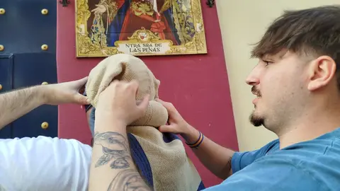 El Cristo de la Humildad y Paciencia y Nuestra Se&ntilde;ora de las Penas procesionan en la Semana Santa 2026 (8)