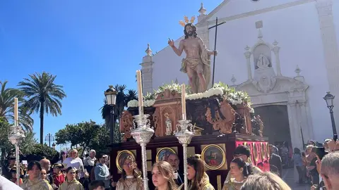 El Resucitado procesiona en el Domingo de Resurrecci&oacute;n para poner el cierre a la Semana Santa (36)