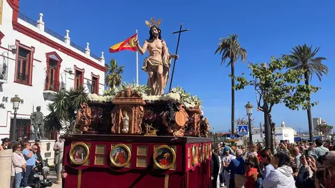 El Resucitado procesiona en el Domingo de Resurrecci&oacute;n para poner el cierre a la Semana Santa (39)