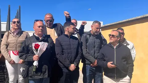 Homenaje de UGT frente a la fosa com&uacute;n del cementerio de Santa Catalina con motivo del 95 aniversario de la II Rep&uacute;blica  (11)