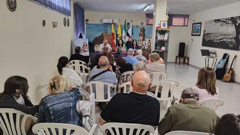 Un momento de la presentaci&oacute;n del libro en la Casa Regional de Ceuta en Algeciras.