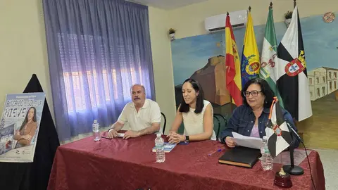 Un momento de la presentaci&oacute;n del libro en la Casa Regional de Ceuta en Algeciras.