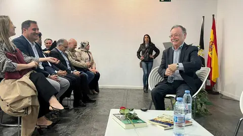 Acto por el Día del Libro con Juan Vivas como protagonista.4