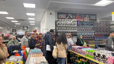 Inauguraci&oacute;n de la nueva tienda MGI en el puerto (71)