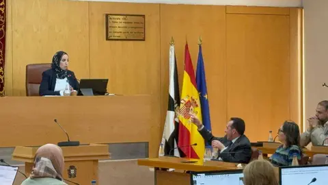  Duro cruce de acusaciones entre Fatima Hamed y Juan Sergio Redondo durante las propuestas de Ceuta Ya! 