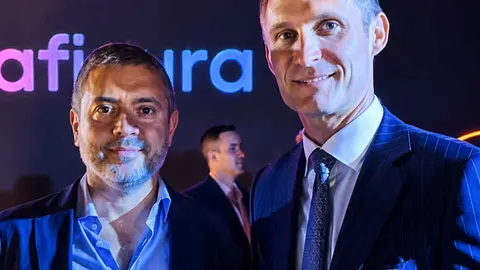 Juan Manuel Doncel, a la izquierda, durante el congreso en Atenas.