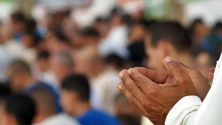recurso manos rezo islam musalla