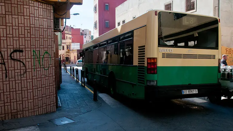 Un autob&uacute;s cruza la Barriada Pr&iacute;ncipe Alfonso