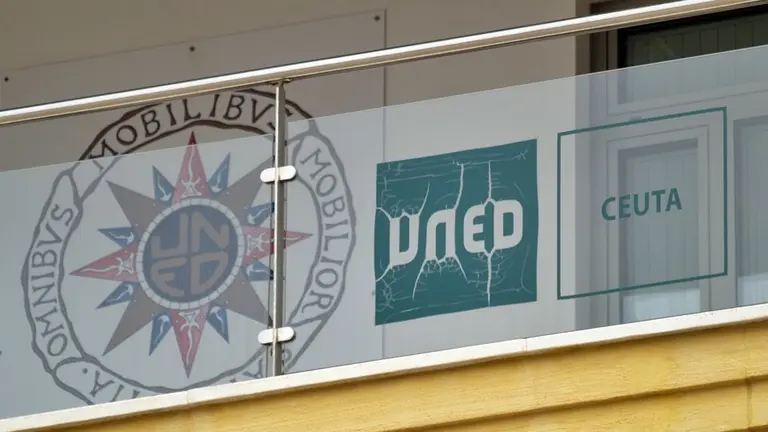 uned logo campus