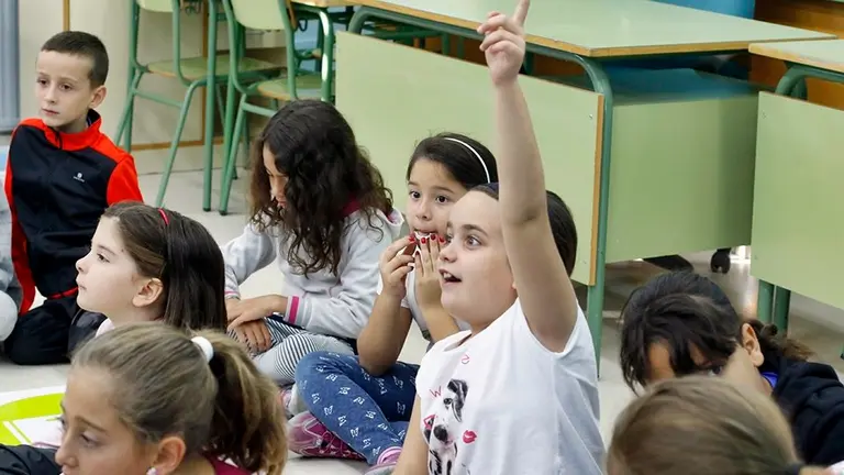 ni&ntilde;os alumnos educaci&oacute;n recurso