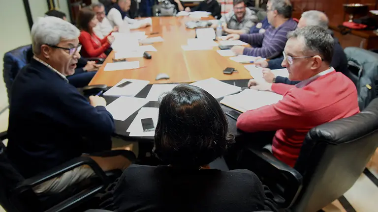 Kissy Chandiramani, de espaldas, en la primera reuni&oacute;n con los sindicatos para abordar la RPT