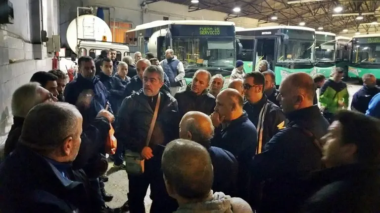asamblea trabajadores autobuses hadu almadraba 1