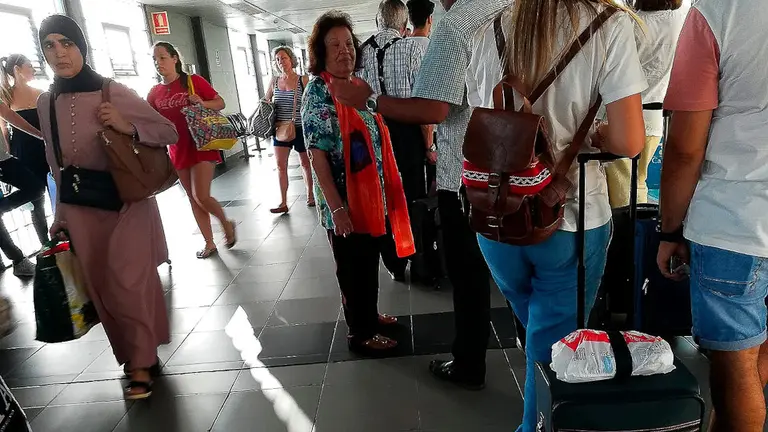 Puerto pasajeros estaci&oacute;n mar&iacute;tima ferry balearia (2 de 2)
