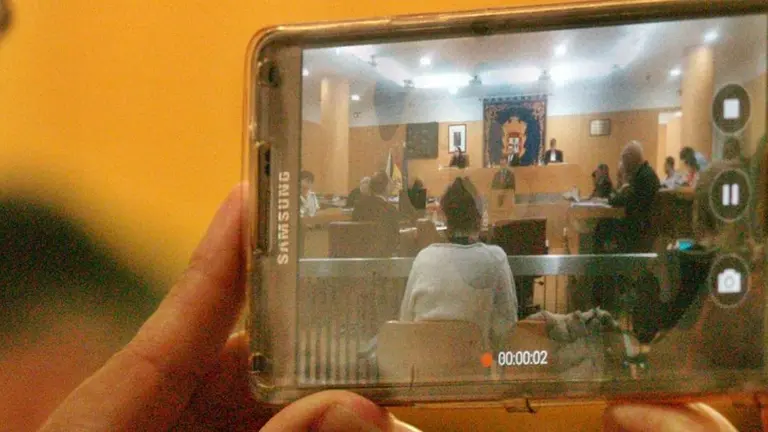 pleno m&oacute;vil apaisada mujer