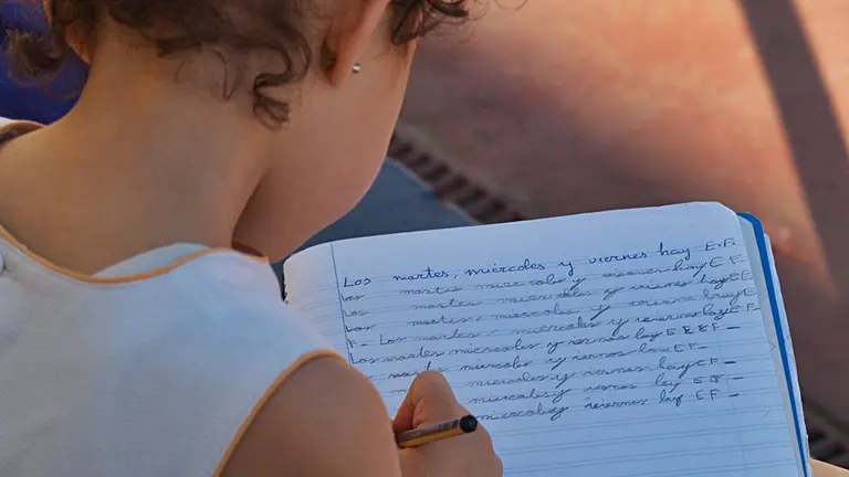 ni&ntilde;a alumna colegio 2