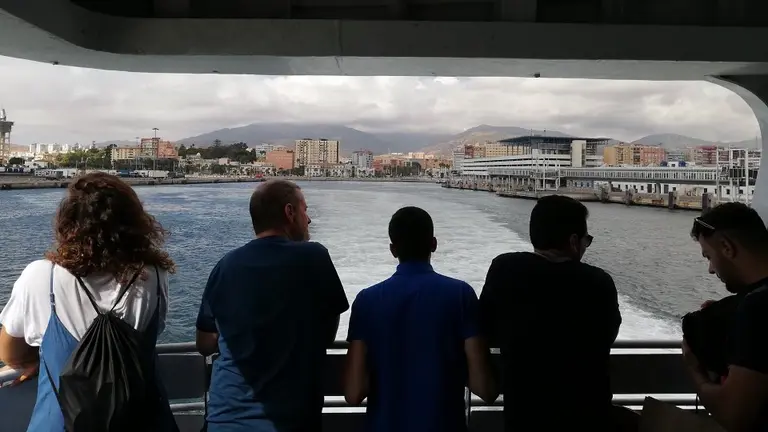 pasajeros barco ferry 3