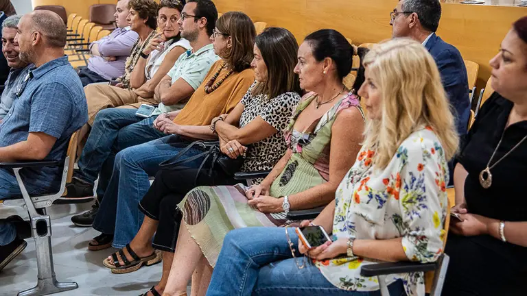 Trabajadores del Negociado de Estad&iacute;stica en el Pleno de la Asamblea (1 de 1)