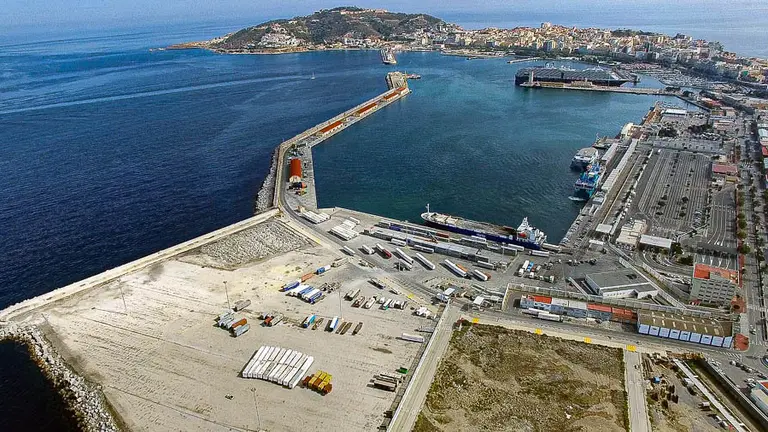 Vista a&eacute;rea del Puerto de Ceuta / Foto APC