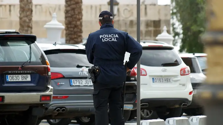 Un polic&iacute;a local