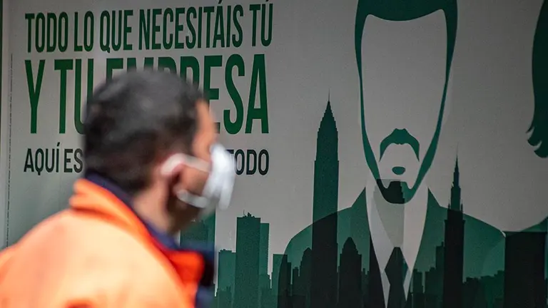 Trabajador mascarilla hombre