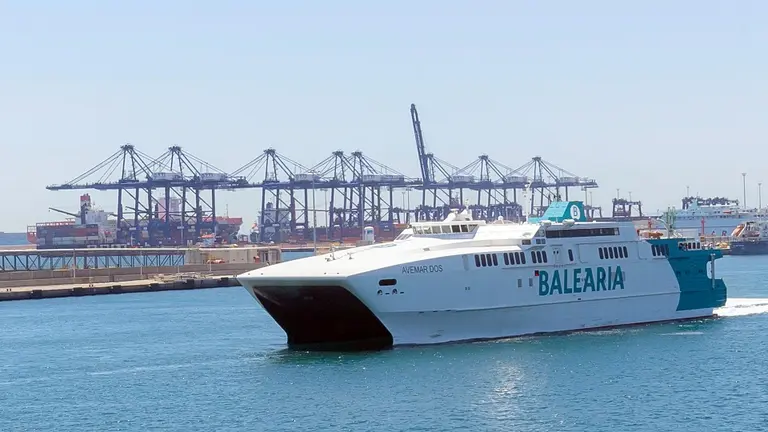 Buque de Balearia.