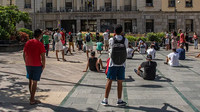 Concentraci&oacute;n de protesta de solicitantes de asdilo frente a Delegaci&oacute;n de Gobierno