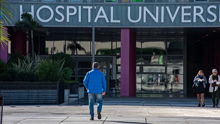 Entrada principal del Hospital Universitario de Ceuta