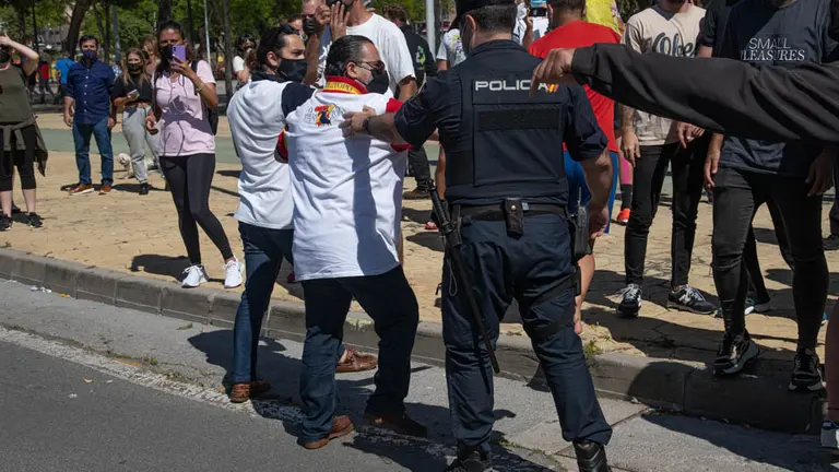 Garc&iacute;a Casta&ntilde;eda tras el intento de ataque al coche oficial del presidente del Gobierno-2
