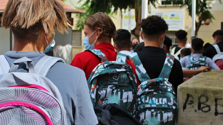 ni&ntilde;os escolarizaci&oacute;n migrantes solos apaisada