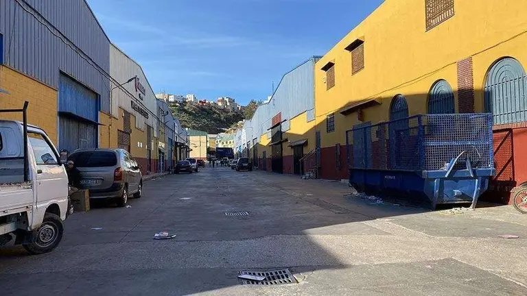  Naves del pol&iacute;gono comercial de El Tarajal (C.A./ARCHIVO) 