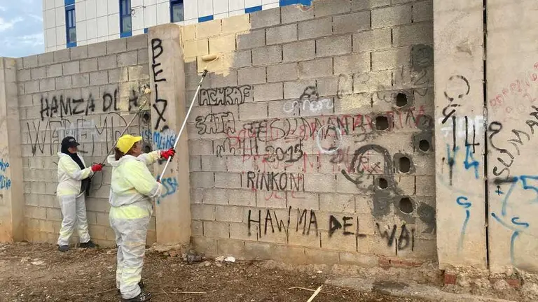 Trabajos de limpieza, desbroce y mantenimiento en Parques de Ceuta, Vicedo Mart&iacute;nez y la zona entre el Sarchal y Santa Catalina
