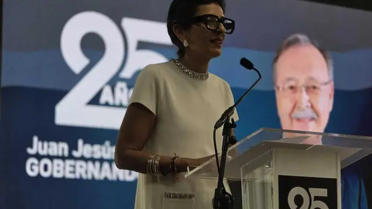 Kissy Chandiramani durante su discurso con motivo del homenaje a Juan Vivas por sus 25 a&ntilde;os de gobierno