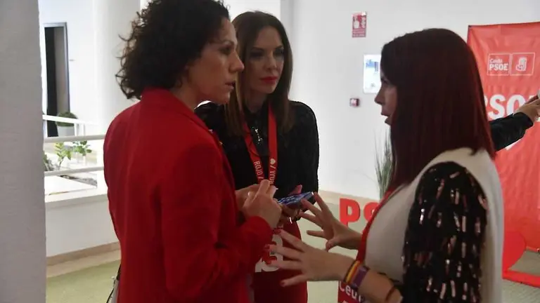 Por la izquierda, Raquel S&aacute;nchez, Mercedes Vega y Sandra L&oacute;pez.