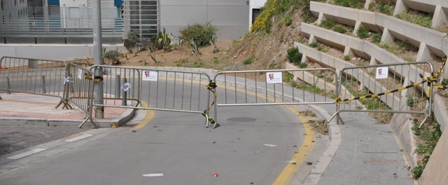 No pueden pasar tampoco los peatones en sentido ascendente