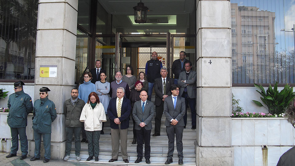 Minuto de silencio en Delegación de Gobierno.