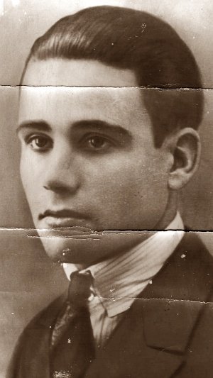 Enrique Caliani vertical