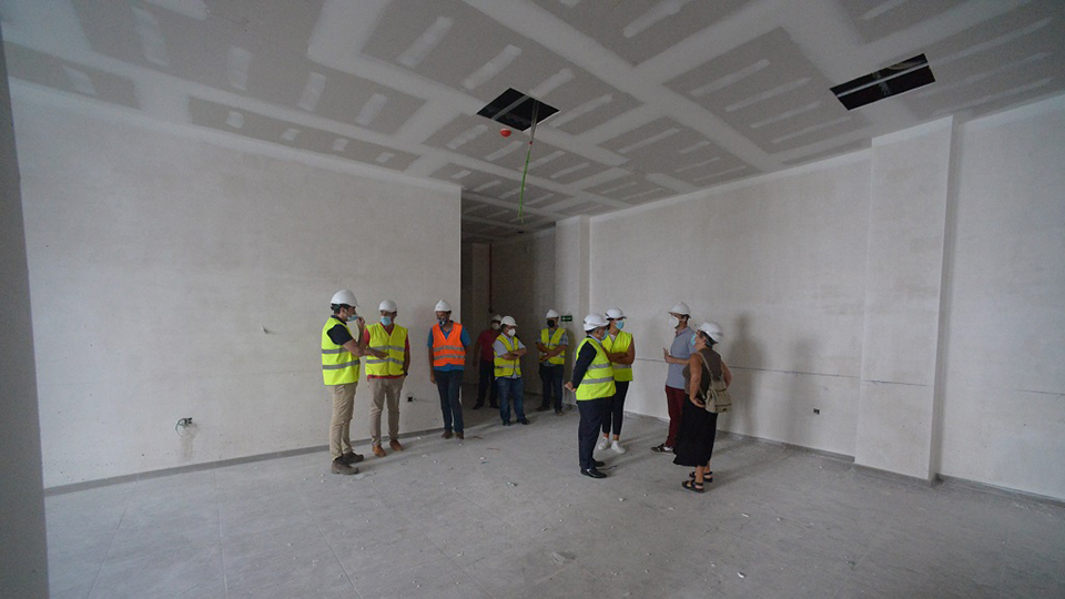 Visita de los consejeros de Fomento, Medio Ambiente y Deporte a las obras del Díaz Flor