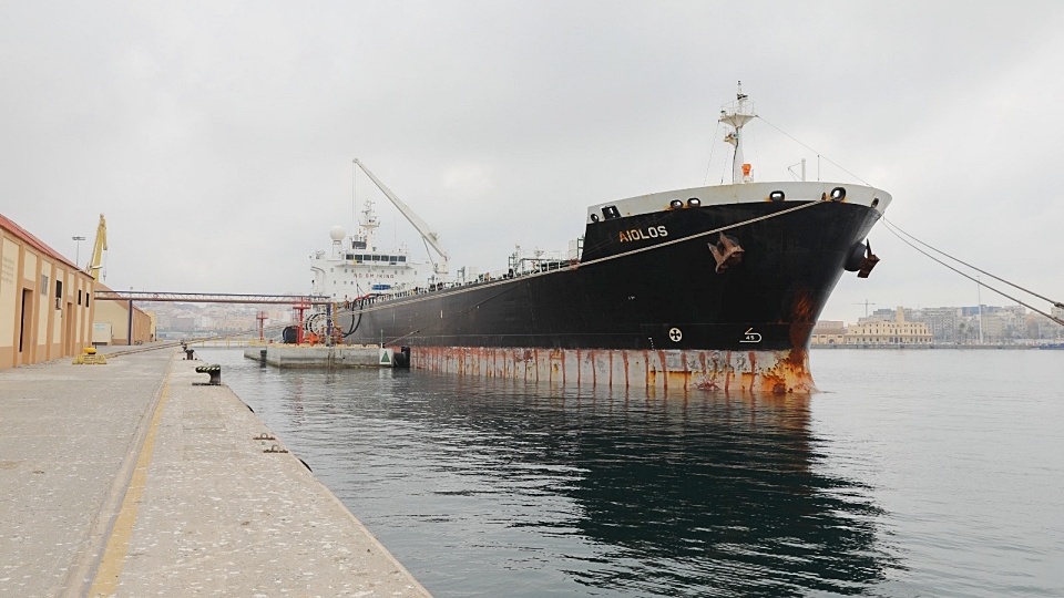 petrolero puerto