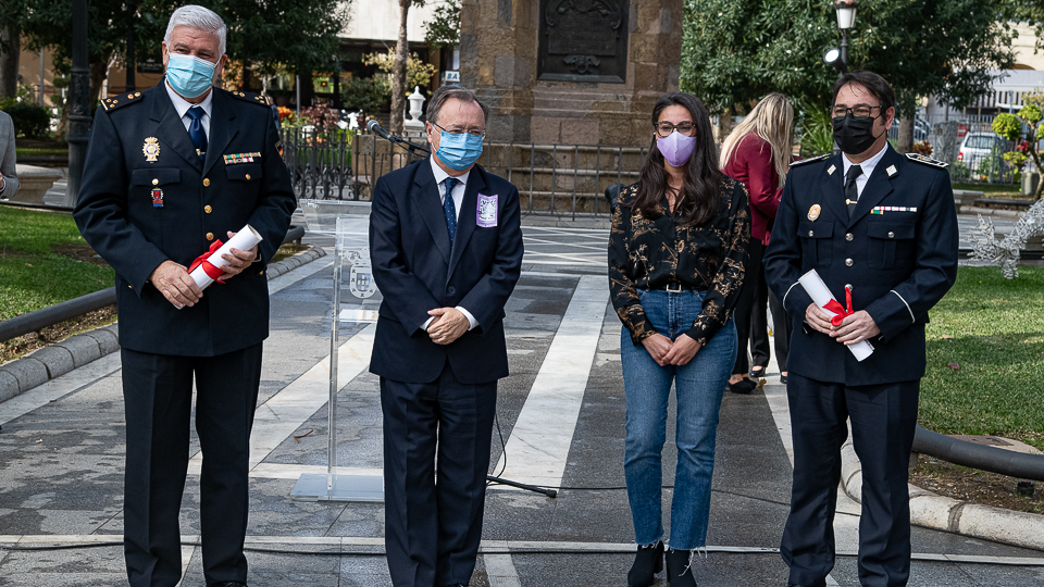 Dunia Mohamed y Juan Vivas junto a representantes de la UAC y la UFAM-1