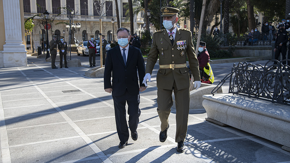 Juan Vivas y el comandante general accidental, José María Castaño Fernández